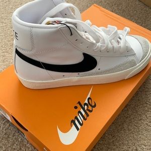 BRAND NEW WOMENS MID BLAZER ‘77 size 7